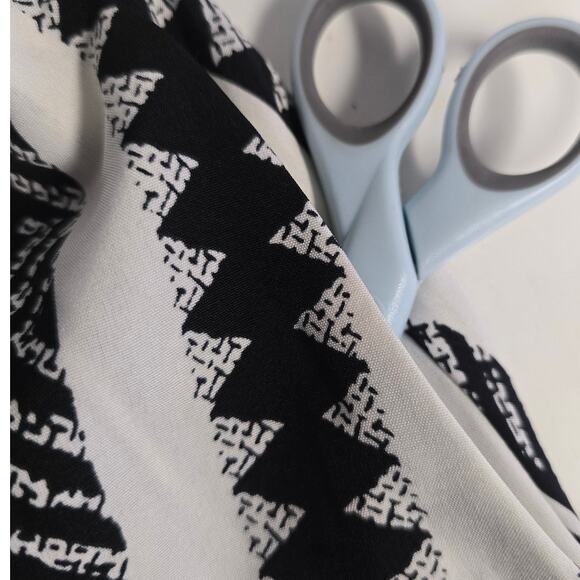 BLOOMCHIC SZ 12 L  Black White Tribal Print Dolman Sleeve Dress NWT B98 - Picture 9 of 11